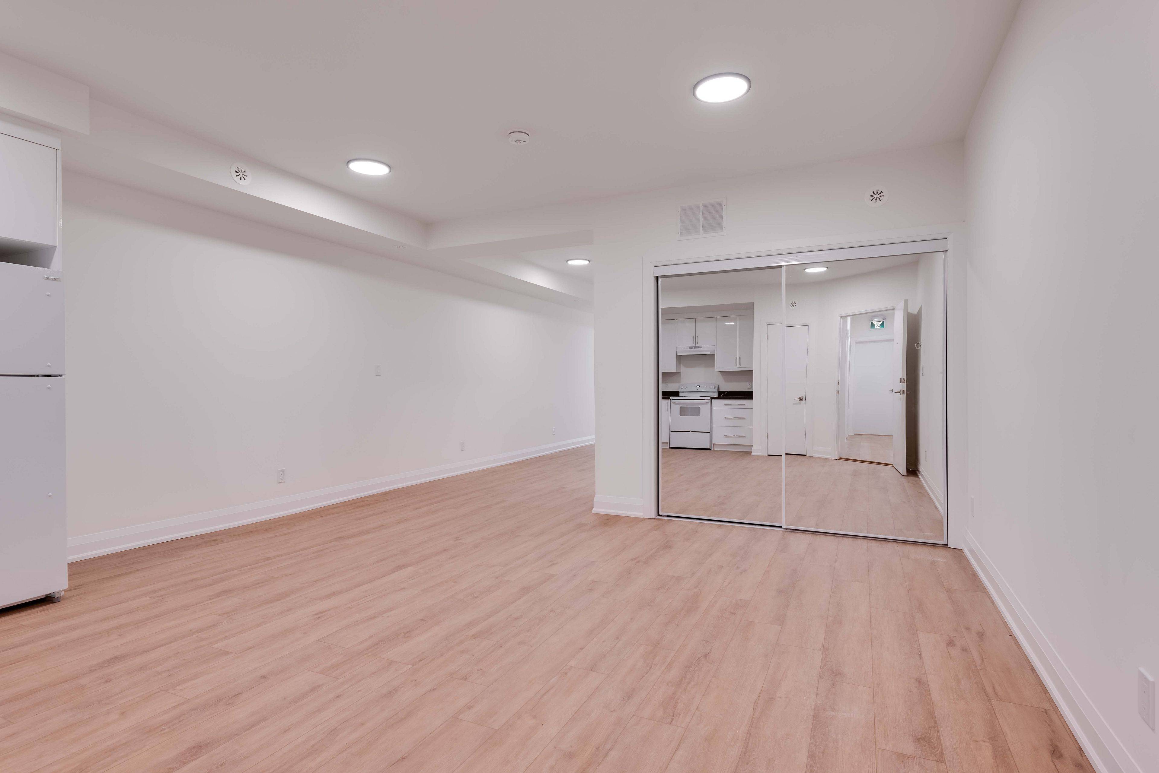 Toronto C03, ON M6C 1B6,782A St Clair AVE W #2B