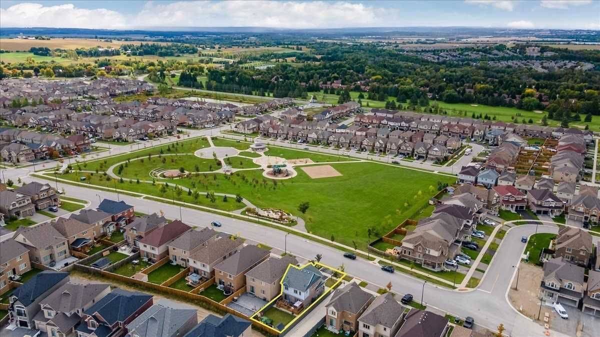 New Tecumseth, ON L9R 0V8,111 Lorne Thomas PL