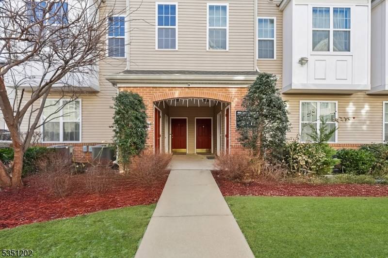 Passaic City, NJ 07055,410 Howe Ave #8