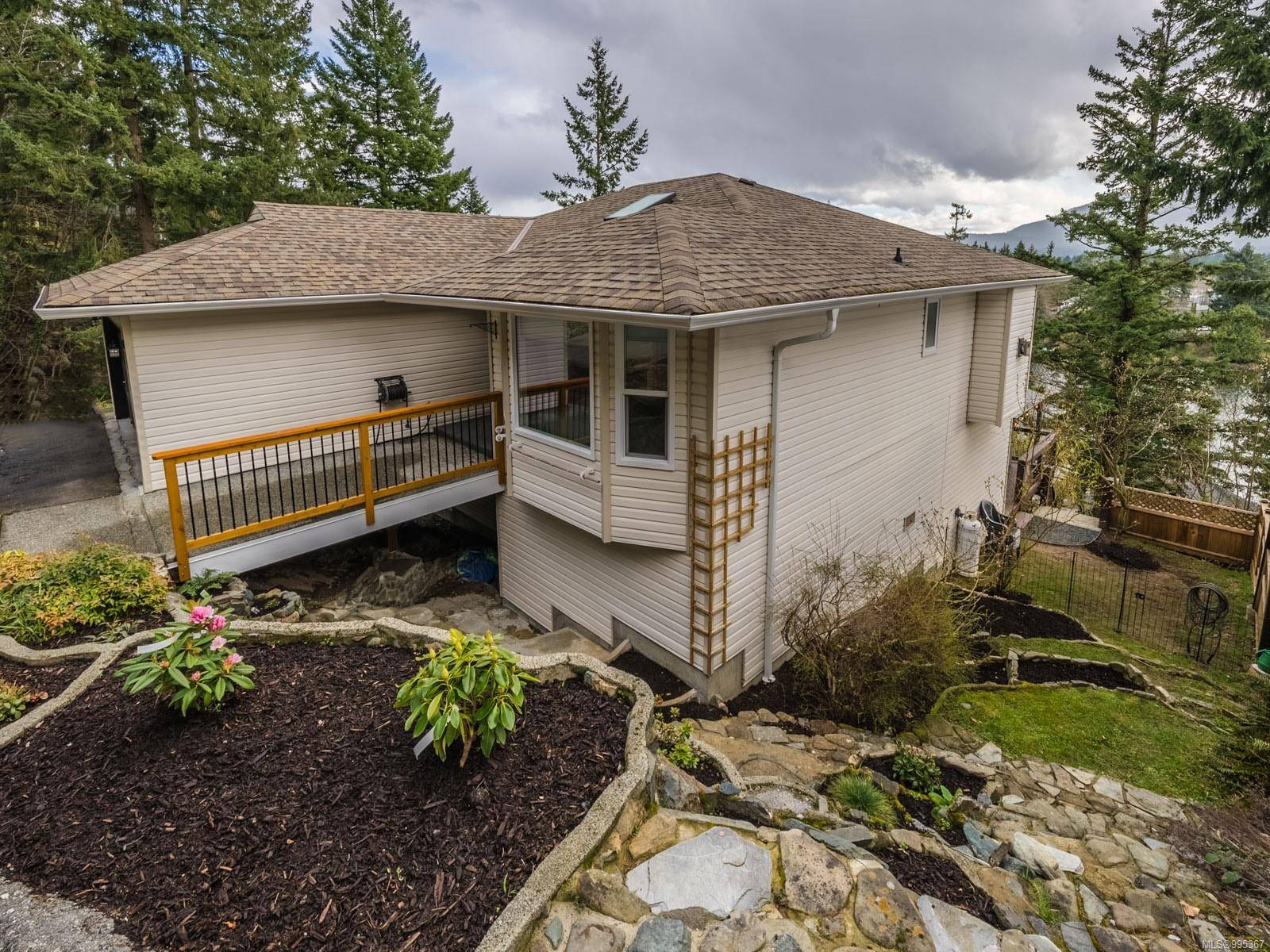 Nanaimo, BC V9T 5M2,320 Fawn Pl