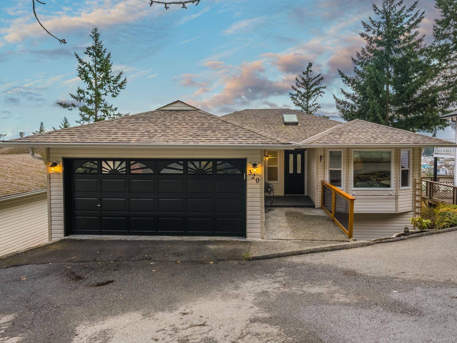 Nanaimo, BC V9T 5M2,320 Fawn Pl