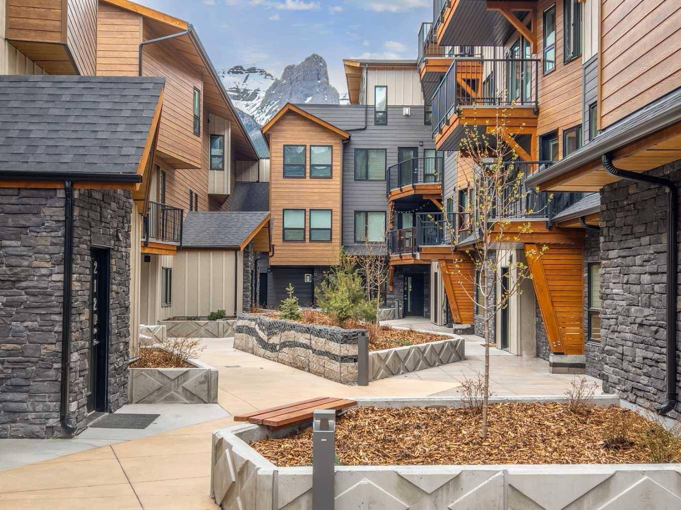Canmore, AB T1W0N4,810 7 ST #406