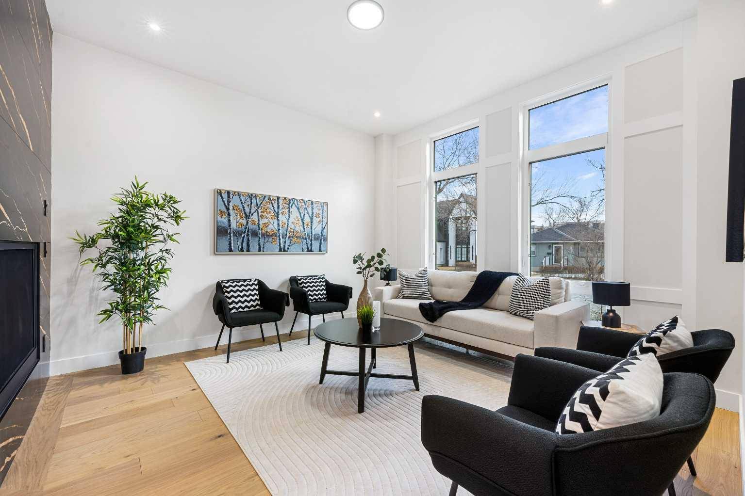 Calgary, AB T2M 0T8,634 18 AVE NW