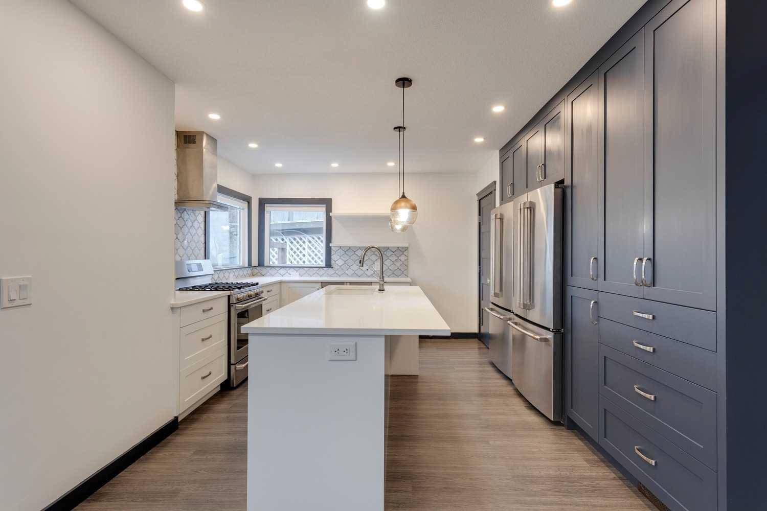 Calgary, AB T2S 2X9,19 28 AVE SW