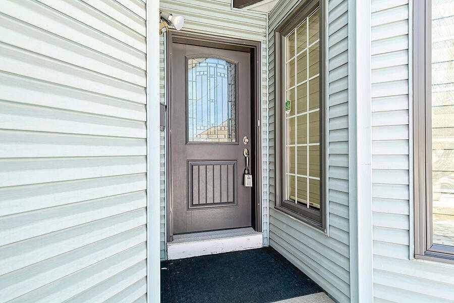 Calgary, AB T1Y 6T4,156 Eldorado Close NE