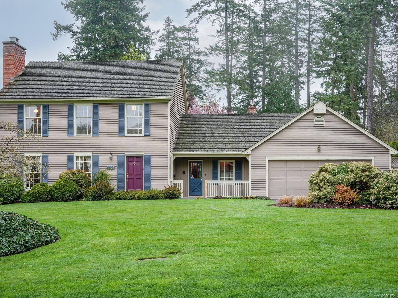 Saanich, BC V8X 4V7,4415 Meadowood Pl