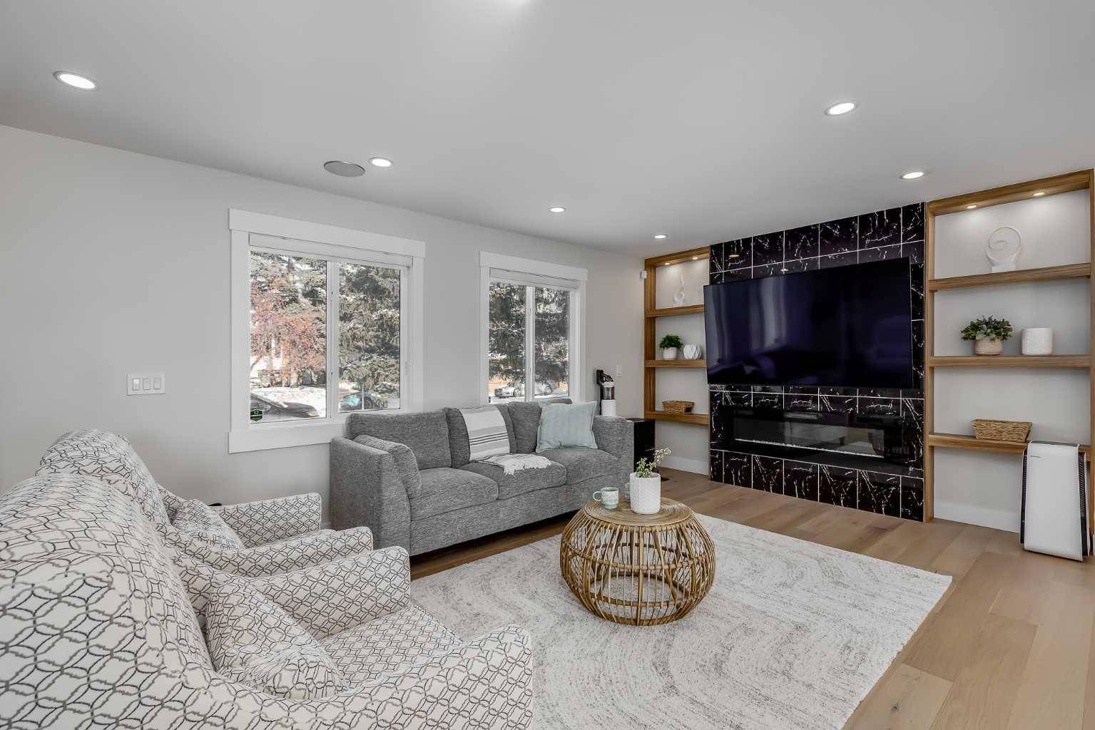 Calgary, AB T3B 3H9,119 Silver Brook RD Northwest