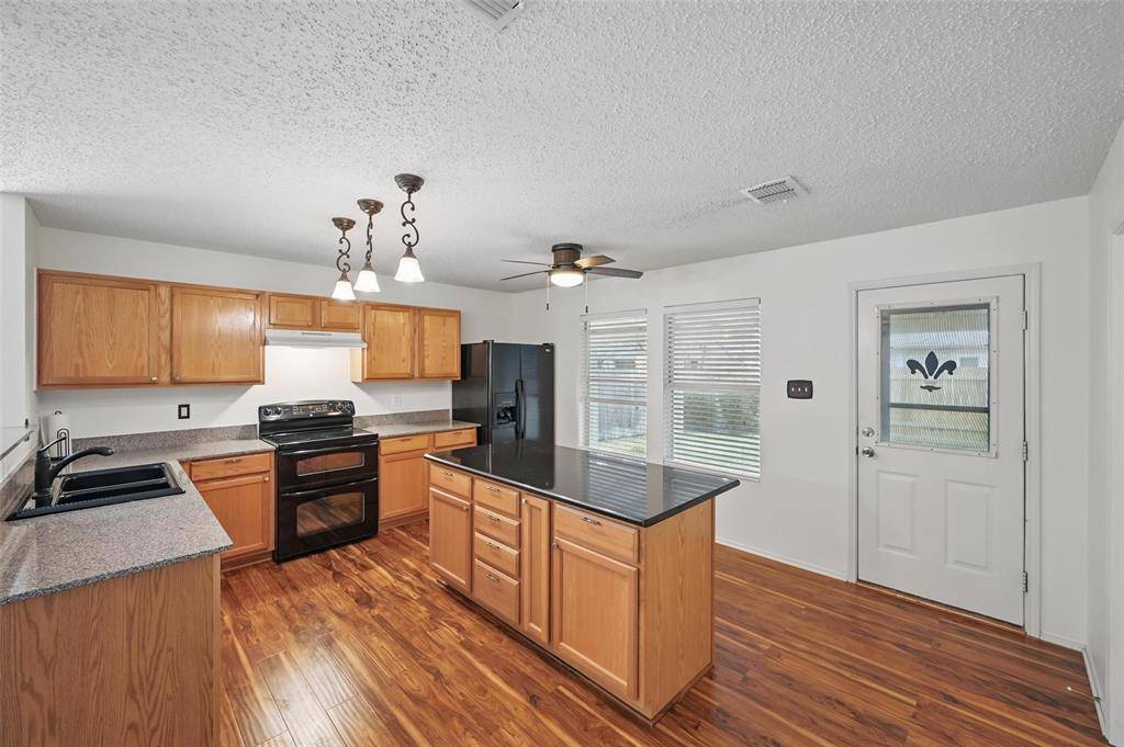 Denton, TX 76210,8208 Canoe Ridge Lane