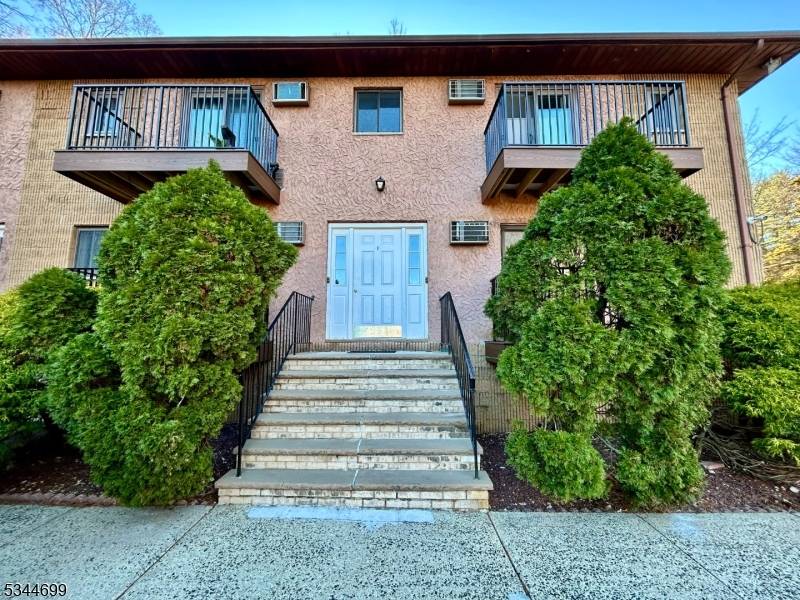 Verona Twp., NJ 07044,54 Park Ave #22