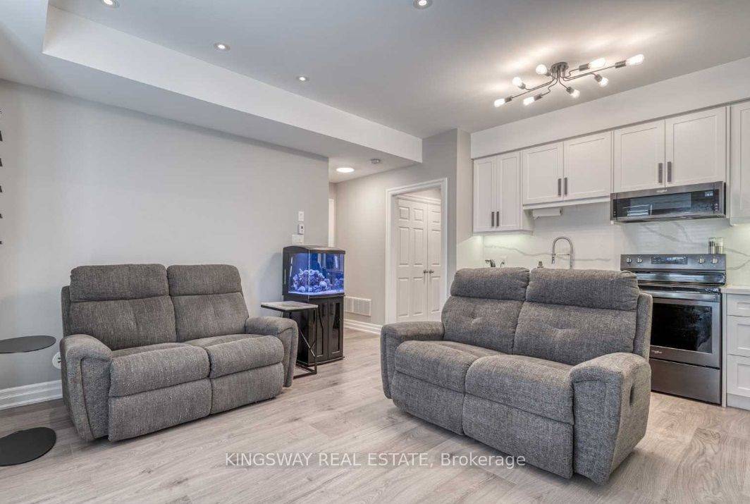 Mississauga, ON L5M 0S3,2915 Hazelton PL #8