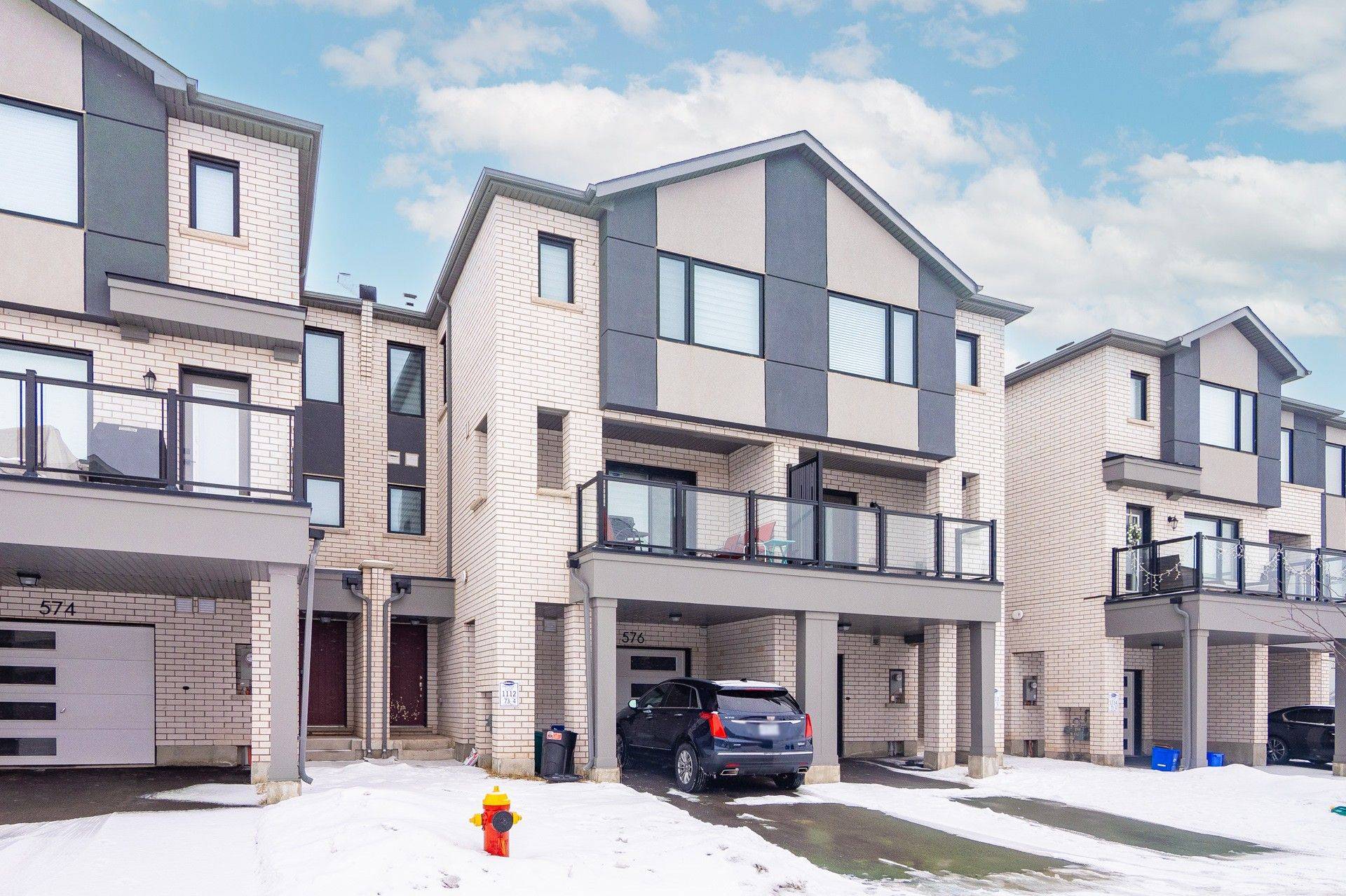 Milton, ON L9T 2X5,576 Bellflower CT