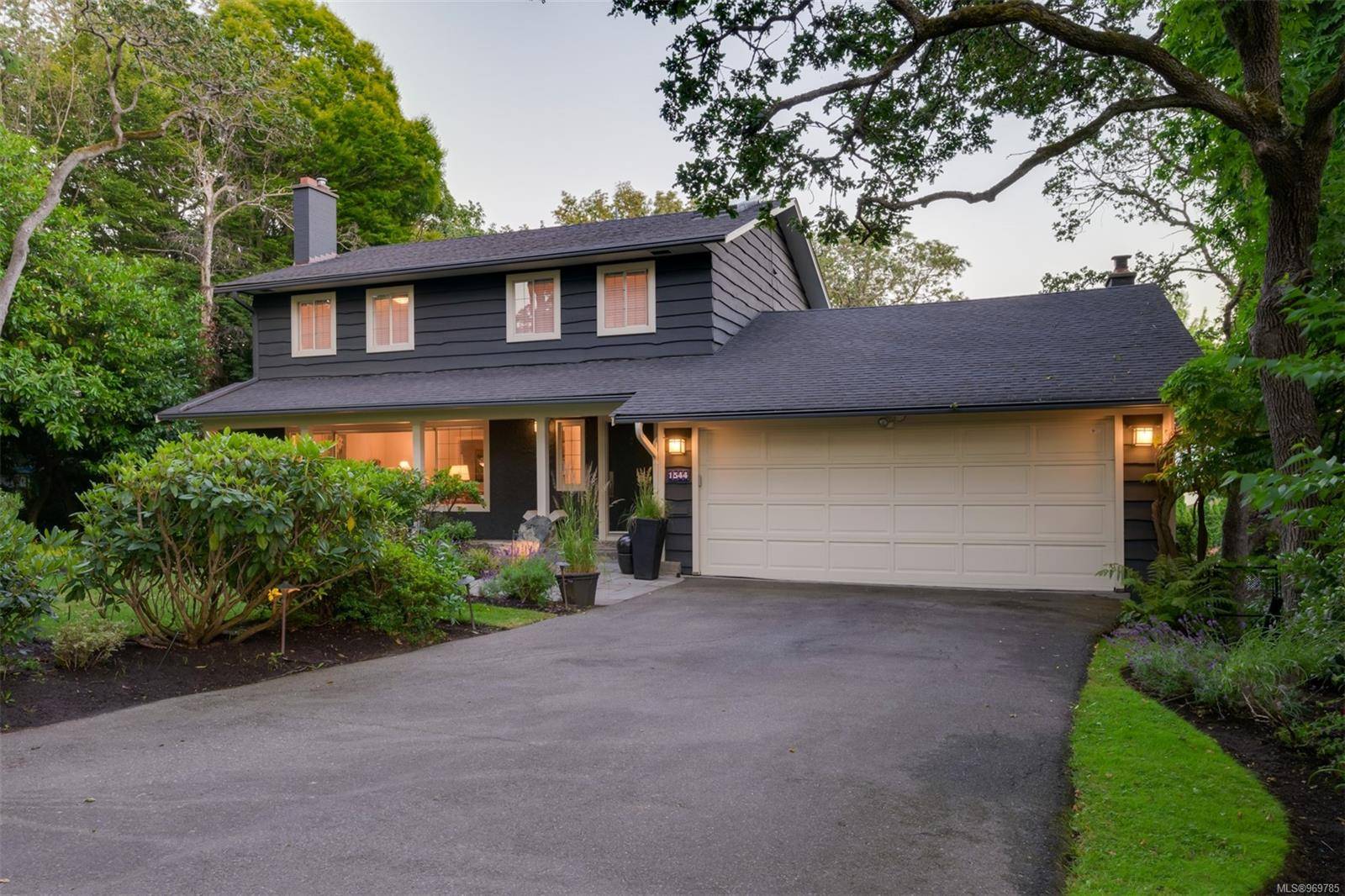 Victoria, BC V8S 1X9,1544 Shasta Pl