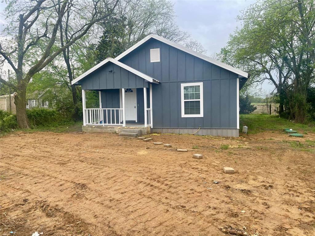 Como, TX 75431,999 W Main Street