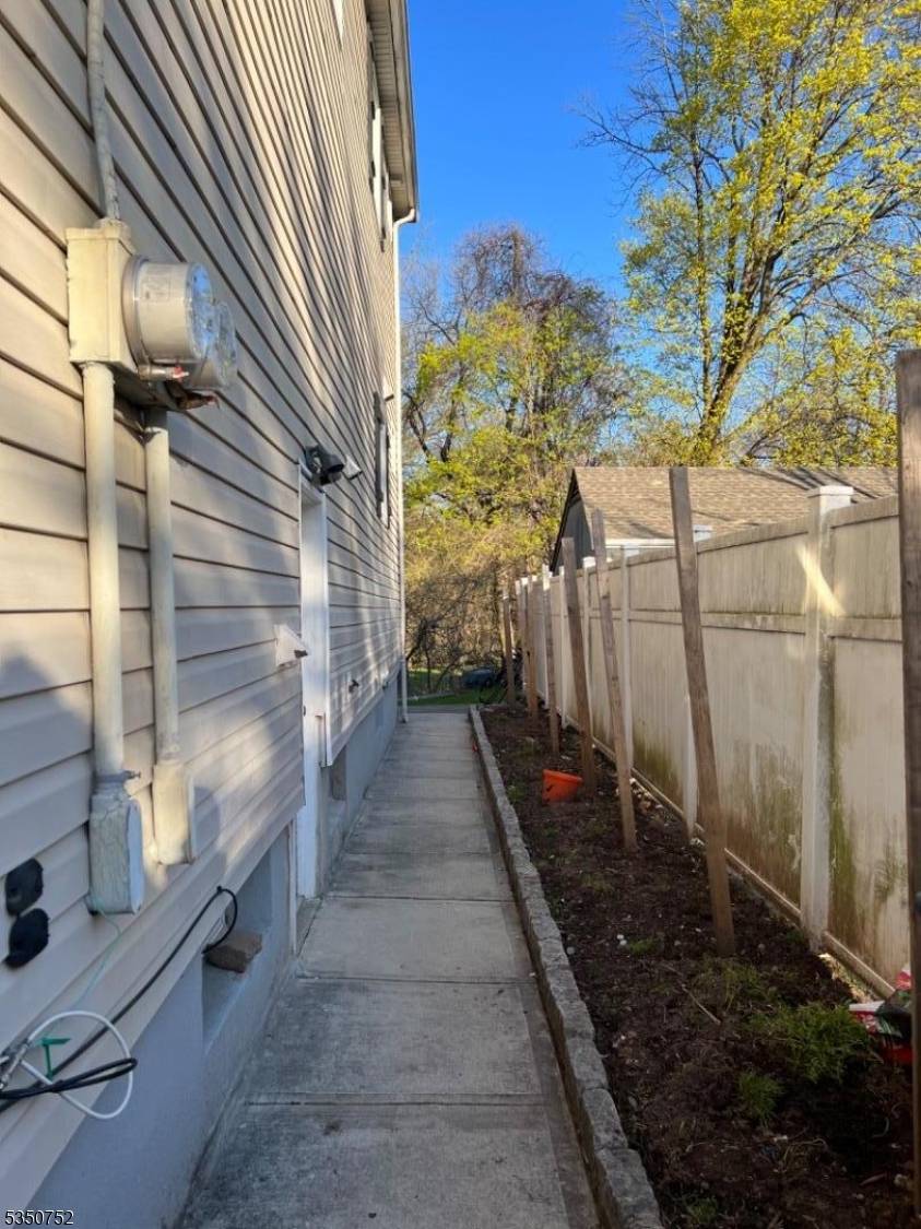 Rahway City, NJ 07065,1877 Oliver St