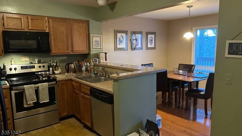 Jefferson Twp., NJ 07438,2 Red Oak Ter