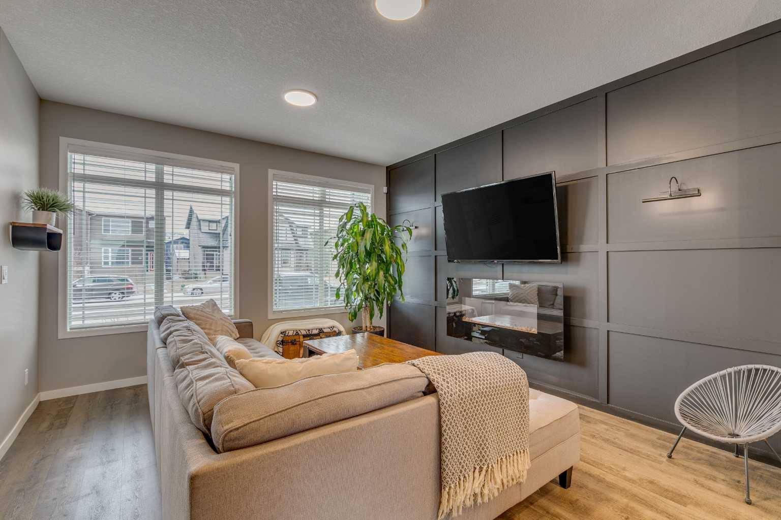 Chestermere, AB T1X 1Z8,168 DAWSON DR