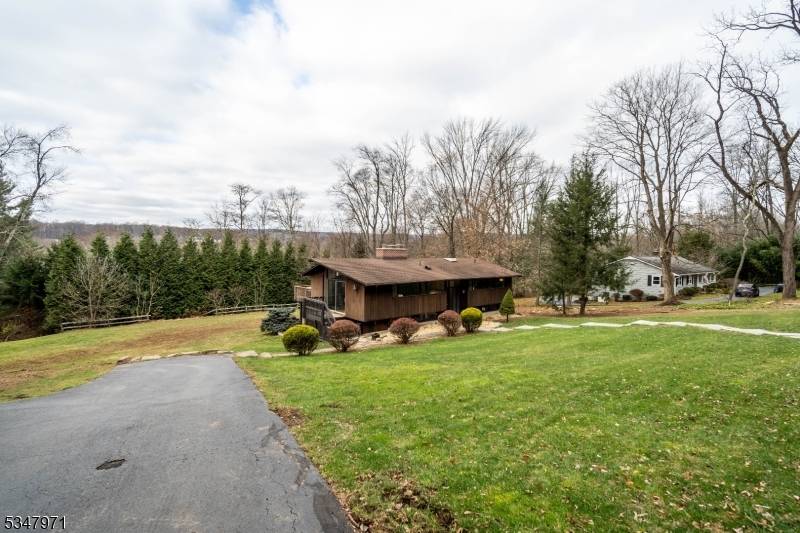 Morris Twp., NJ 07960,9 Indianhead Rd