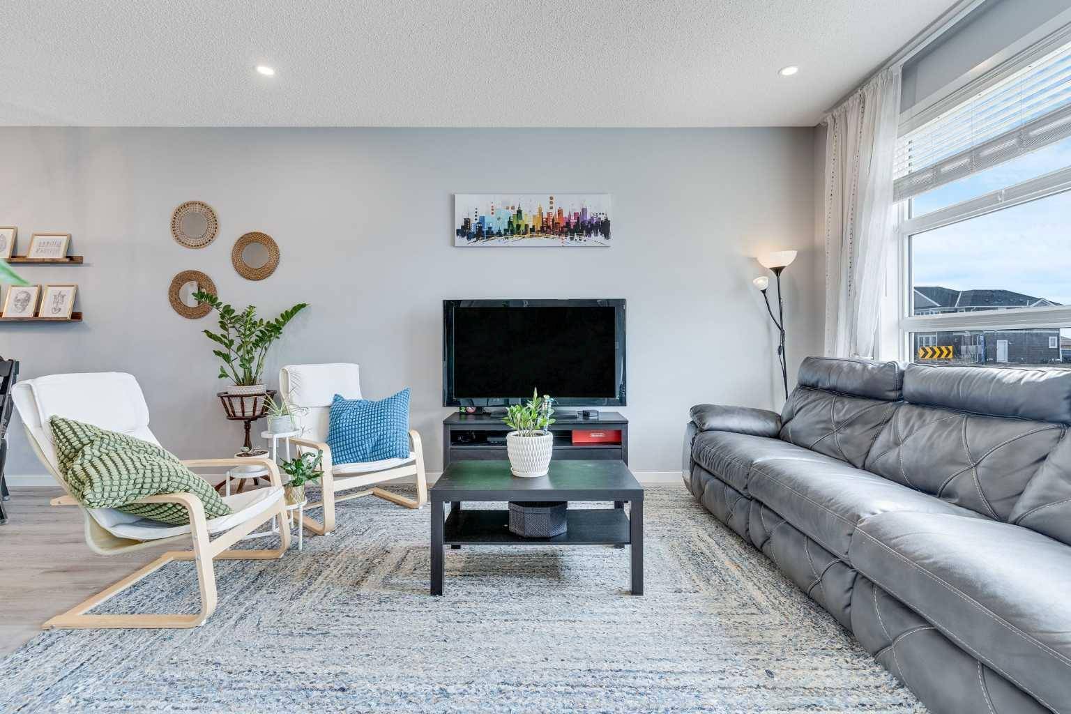 Chestermere, AB T1X 2A2,204 Dawson DR