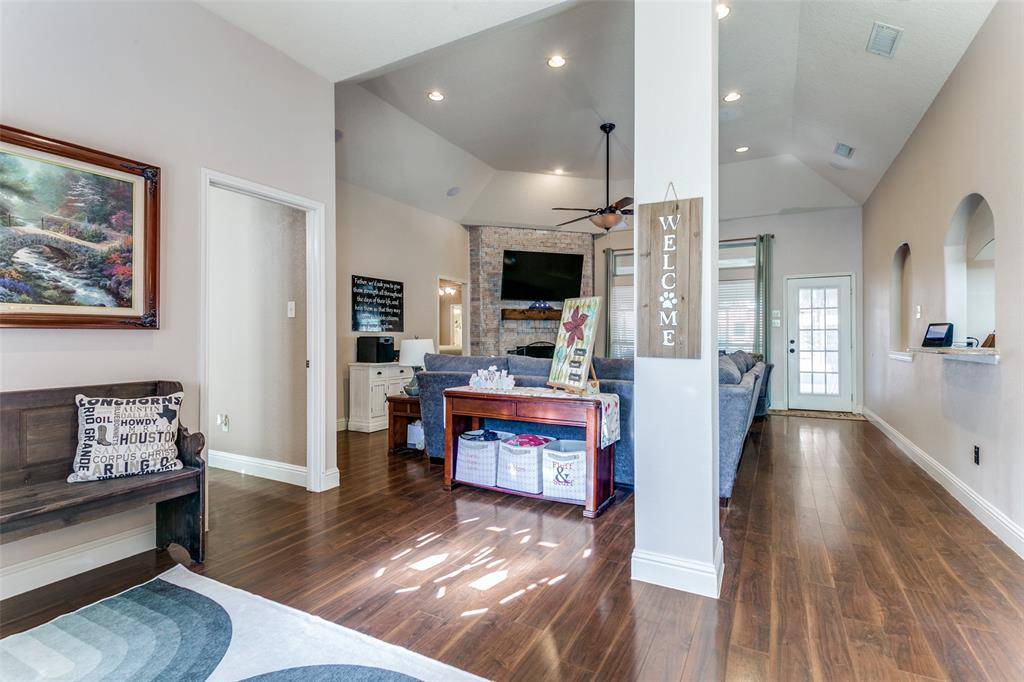 Bedford, TX 76021,3717 Oak Cove Lane