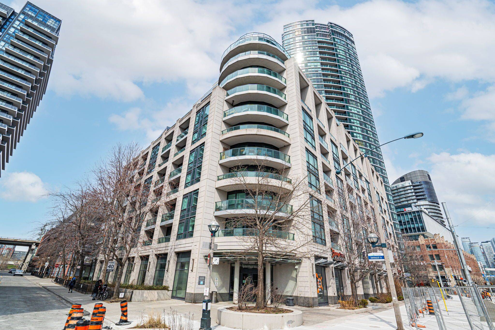 Toronto C01, ON M5V 1B7,600 Fleet ST #1106