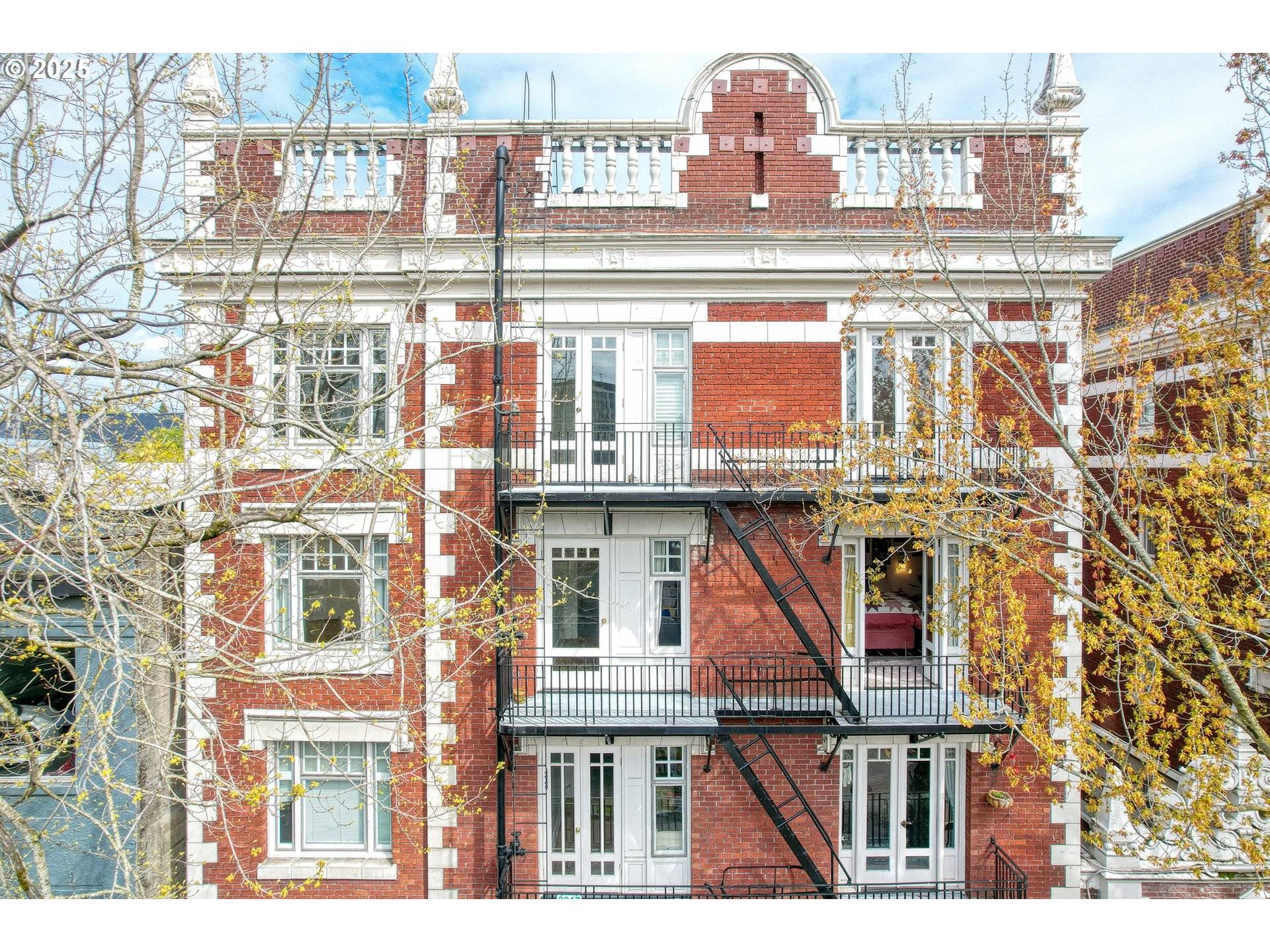 Portland, OR 97209,1811 NW COUCH ST #411