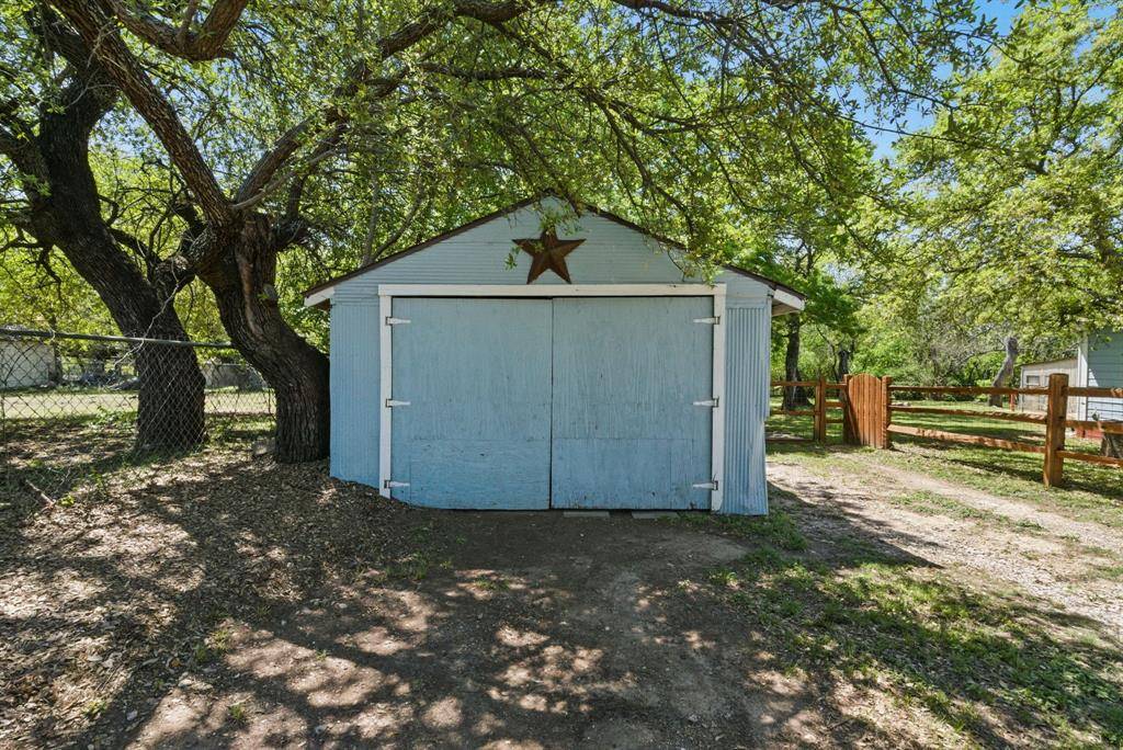 Granbury, TX 76048,613 E Moore Street