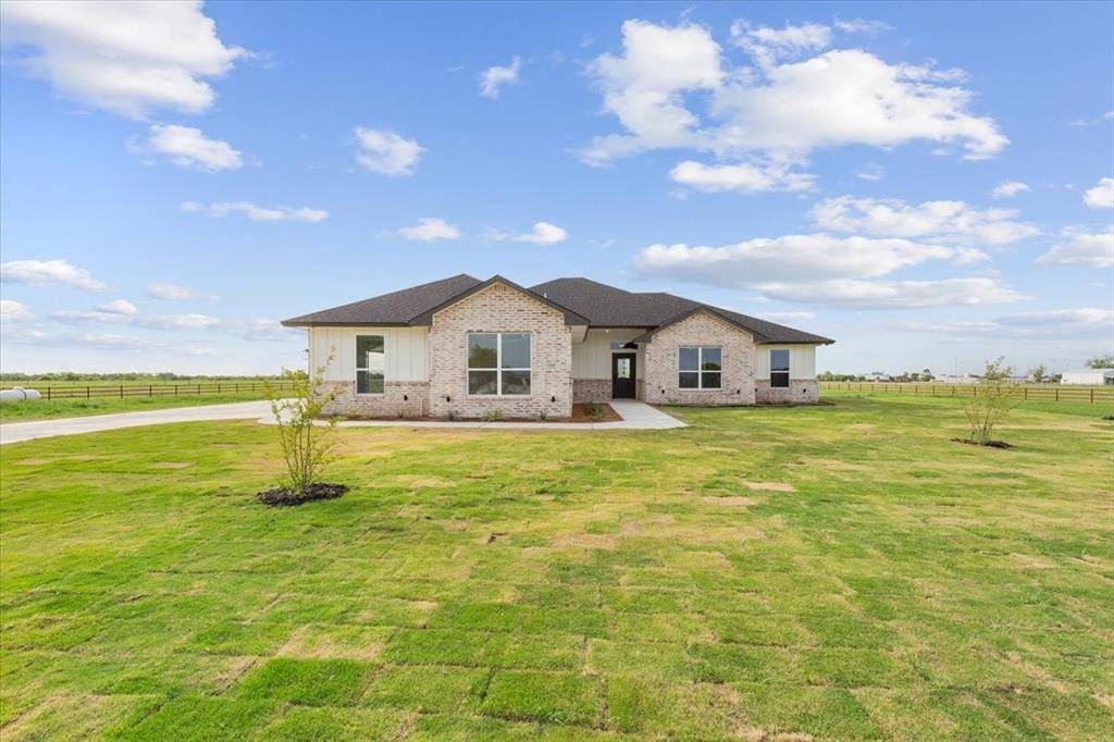 Lott, TX 76656,108 Cougar Lane