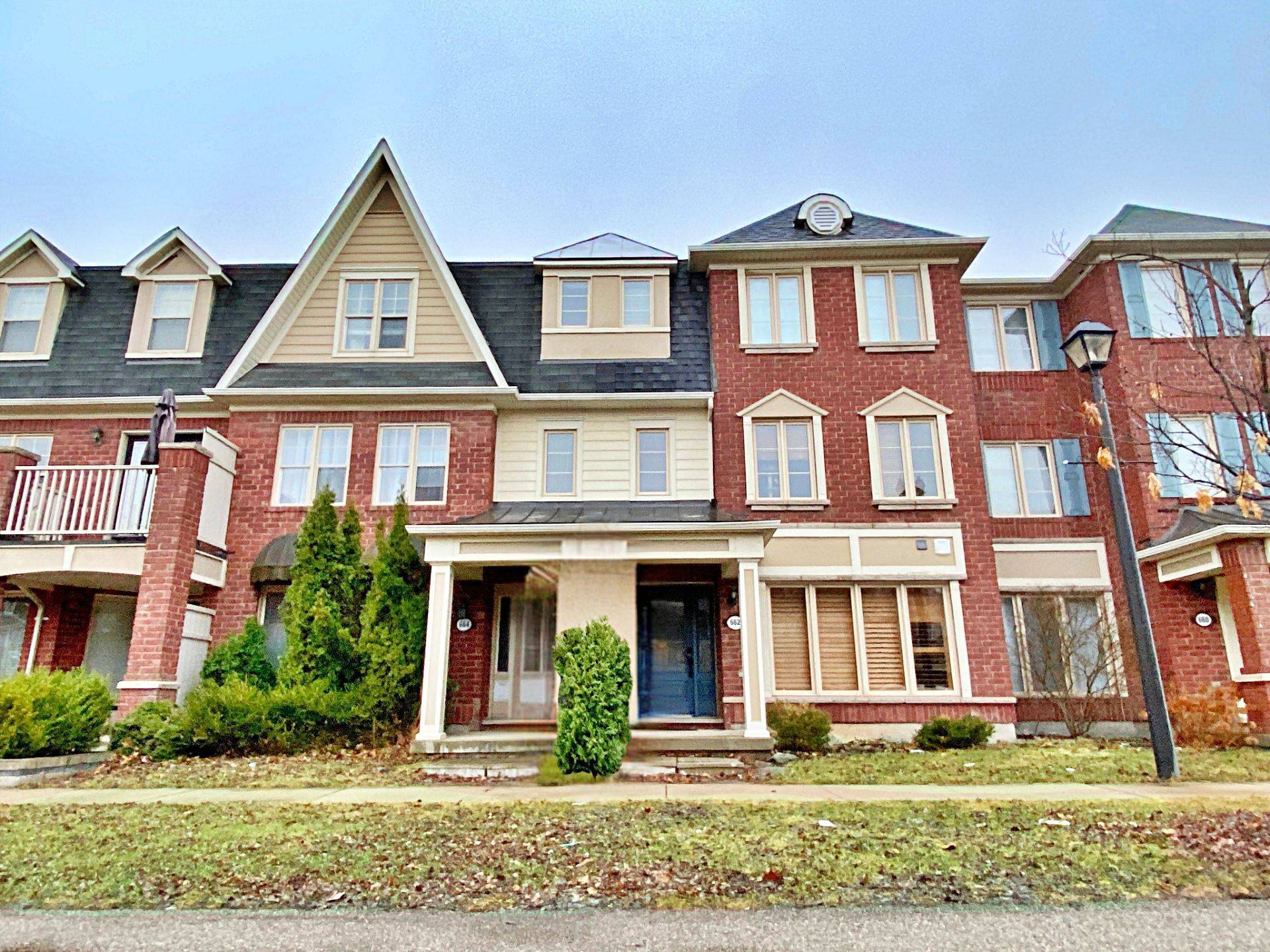 Milton, ON L9T 0G2,664 Holly AVE