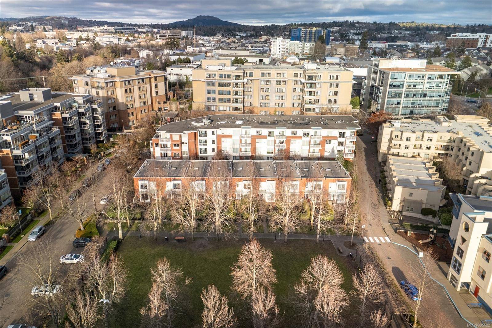 Victoria, BC V8T 5K3,370 Waterfront Cres #5