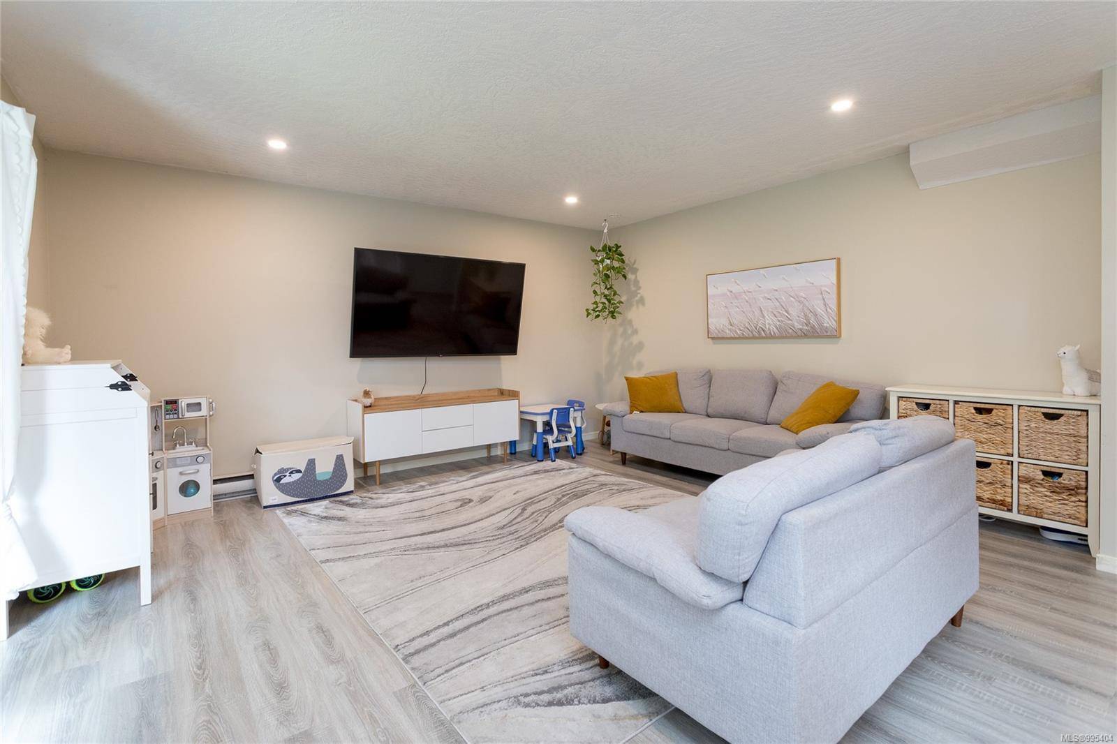 Langford, BC V9B 3V7,2871 Peatt Rd #3