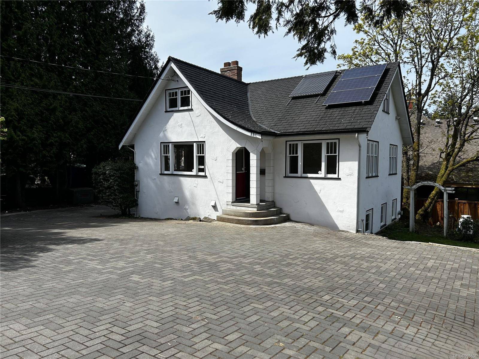 View Royal, BC V9B 1R3,281 Stewart Ave