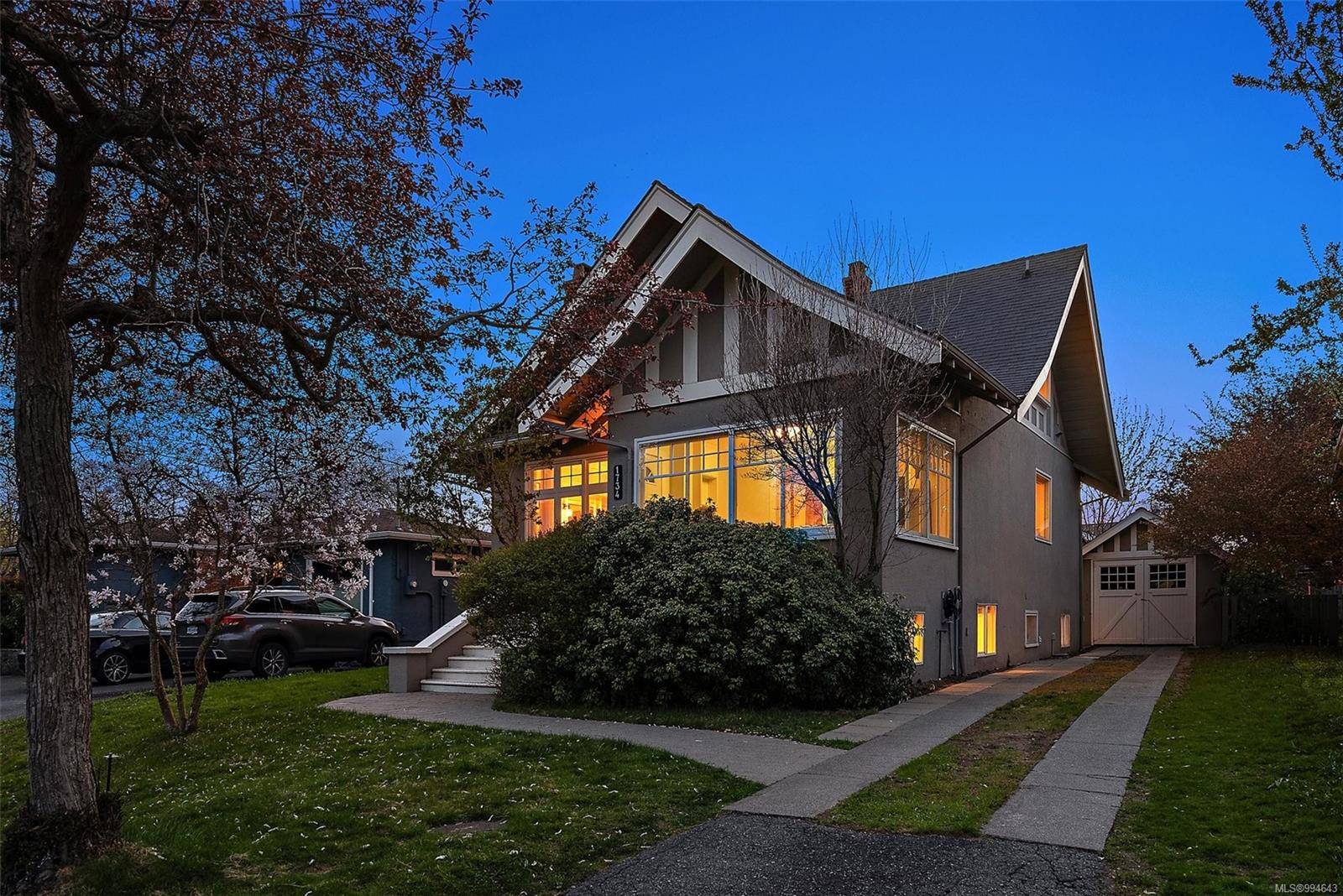 Oak Bay, BC V8R 5W6,1734 Lulie St