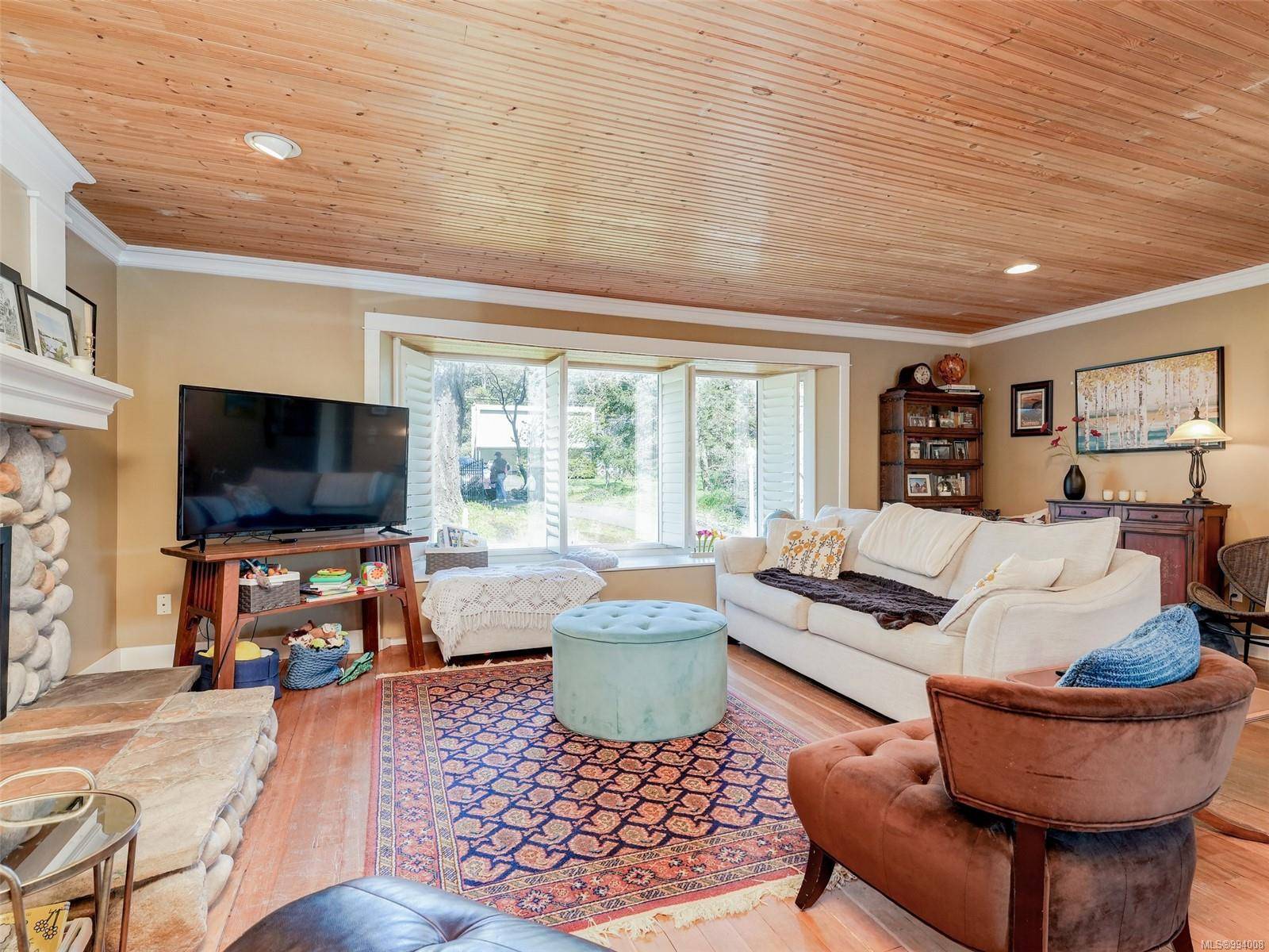 Saanich, BC V8N 4L2,3935 Tudor Ave