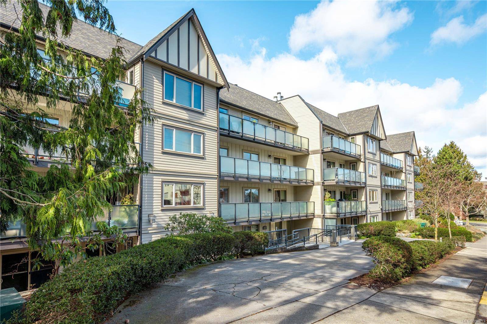 Victoria, BC V8S 3S2,1436 Harrison St #101