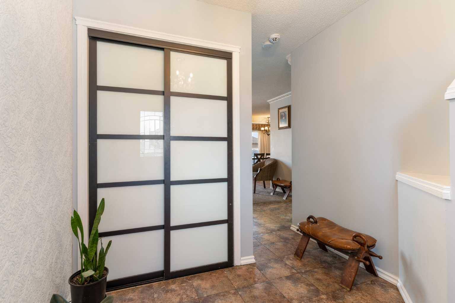 Calgary, AB T3J 4M4,5982 Saddlehorn DR NE