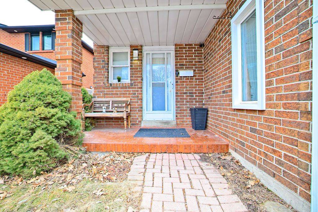 Mississauga, ON L5C 3Y5,4204 Perivale RD