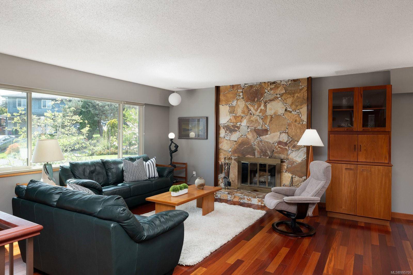 Saanich, BC V8X 4C1,3916 Landis Pl