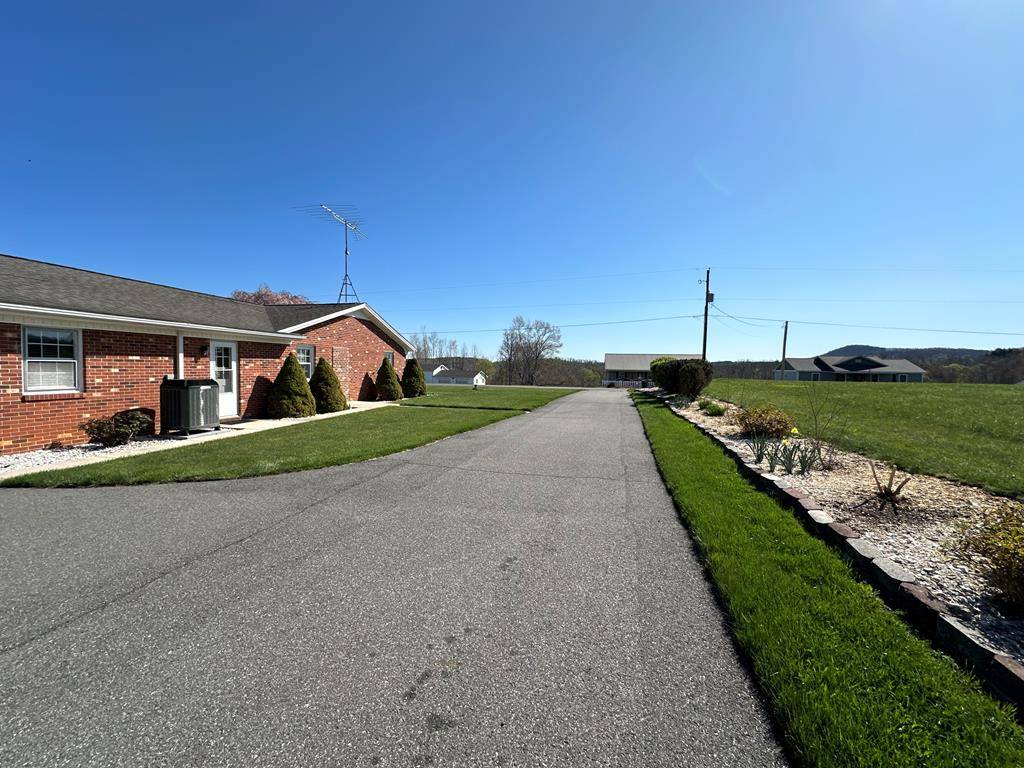 Woodlawn, VA 24381,760 Breezy Ridge Rd
