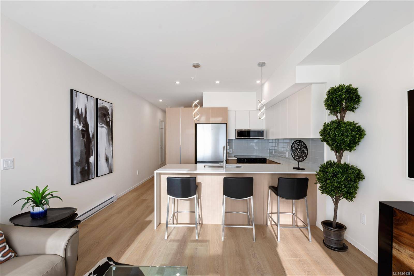 Sidney, BC V8L 1V5,2374 Oakville Ave #205