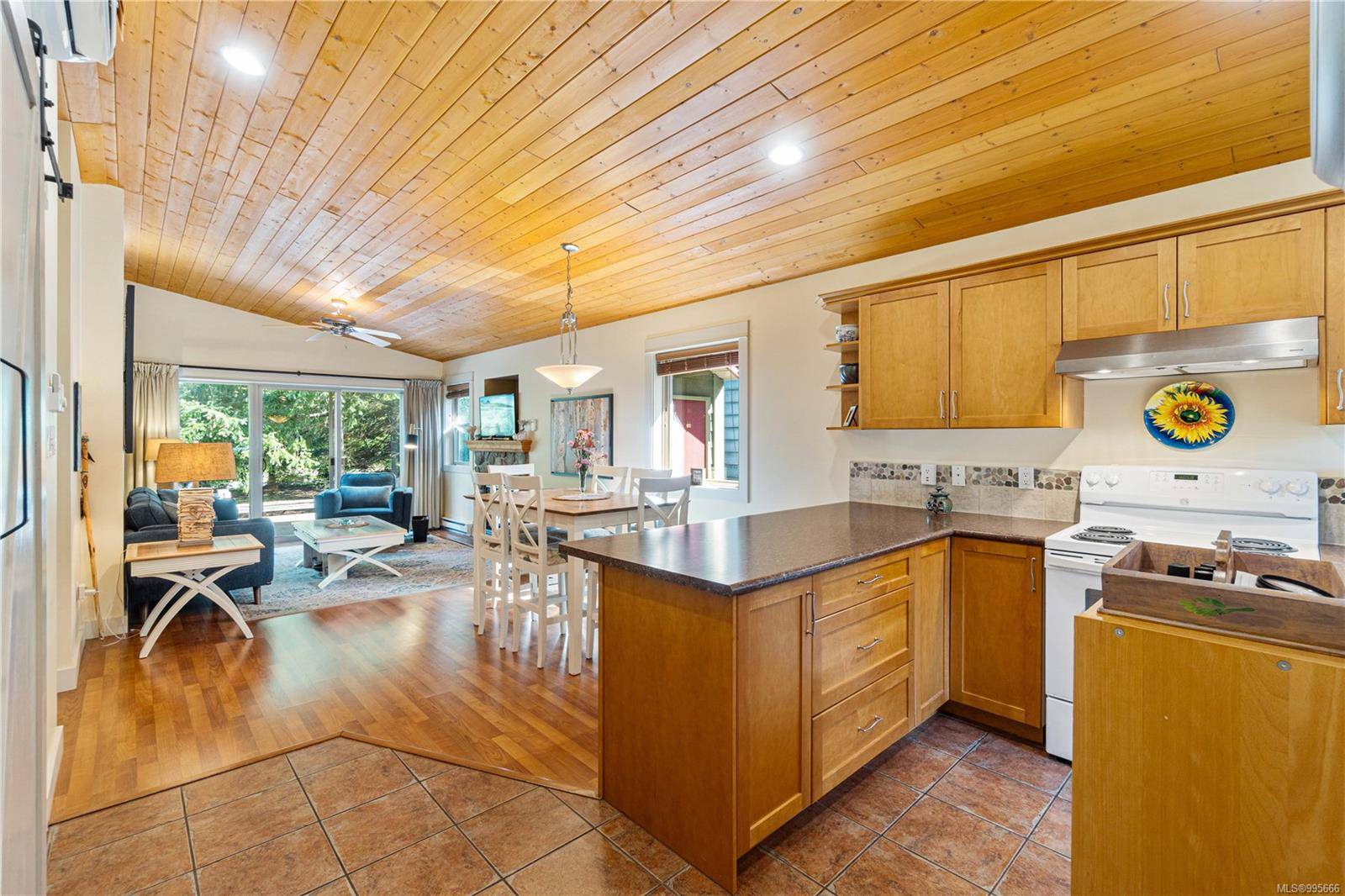 Parksville, BC V9P 2E3,1080 Resort Dr #108