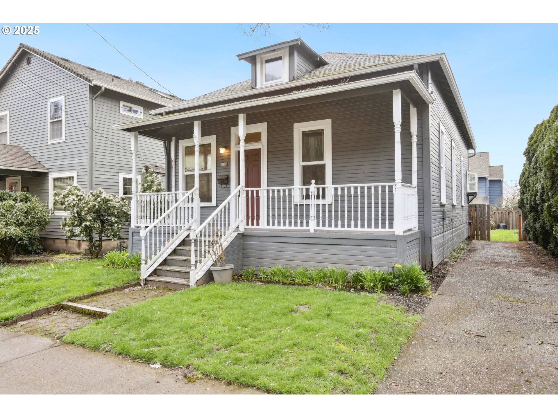 Portland, OR 97239,5926 S CORBETT AVE