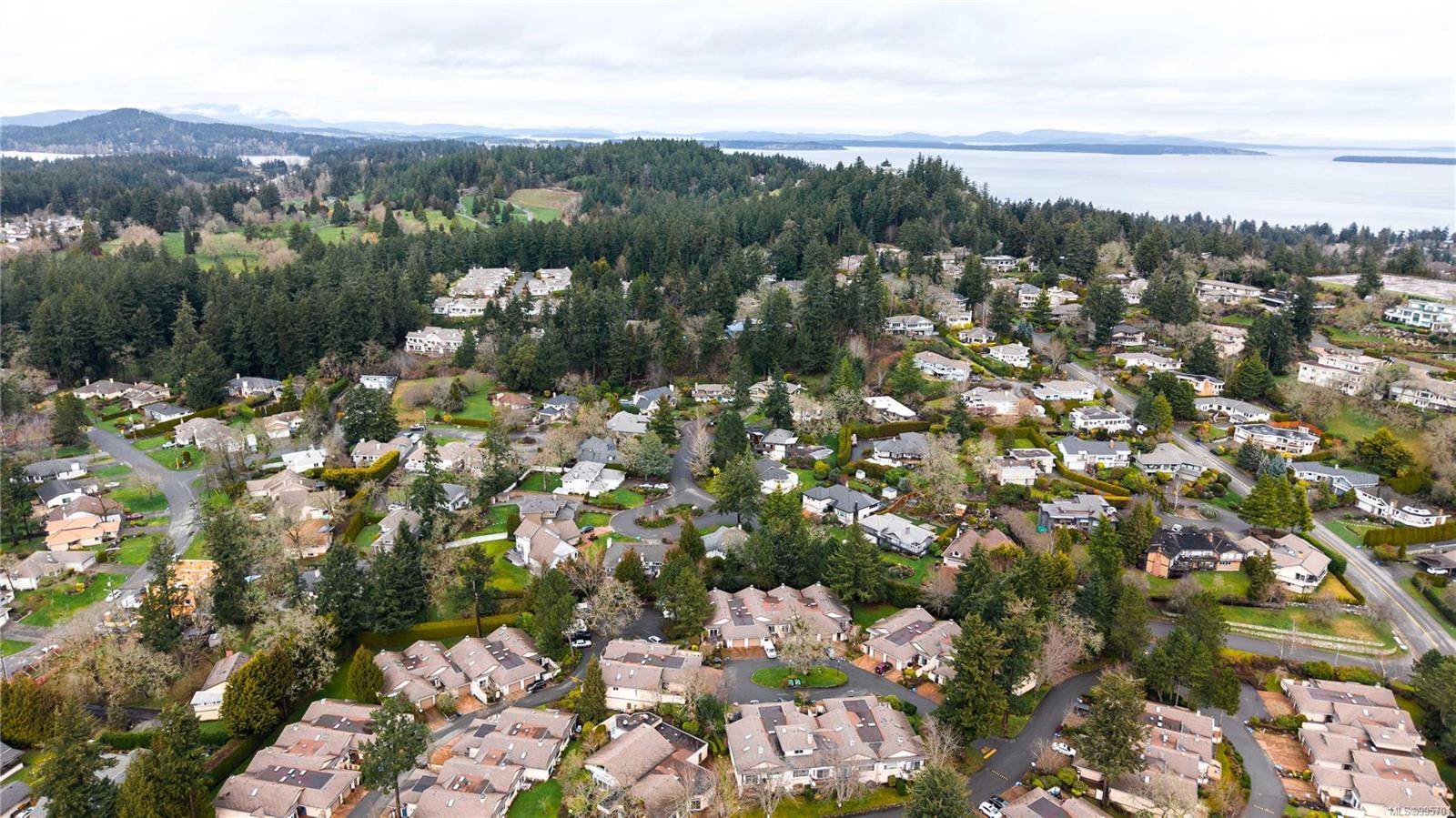 Saanich, BC V8Y 3C6,899 Kentwood Lane