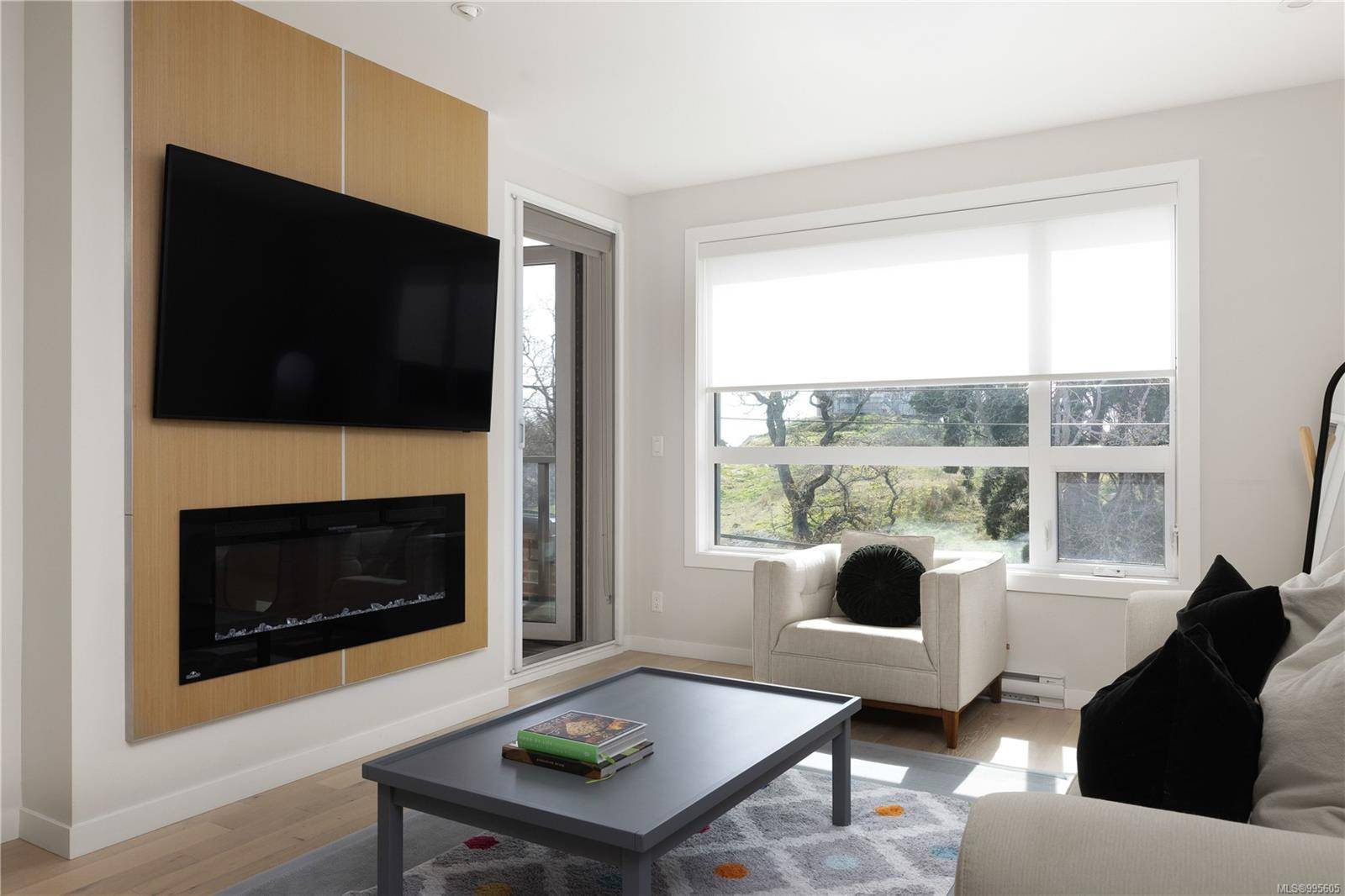 Oak Bay, BC V8R 2E2,2285 Bowker Ave #404