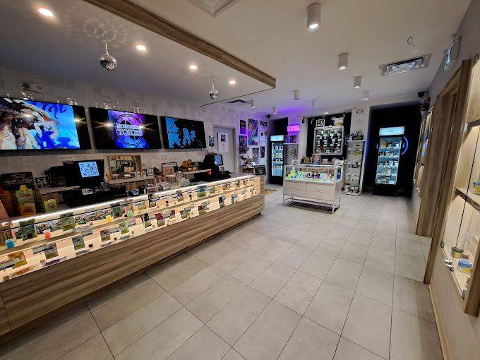 Oshawa, ON L1H 4J8,474 Simcoe ST S