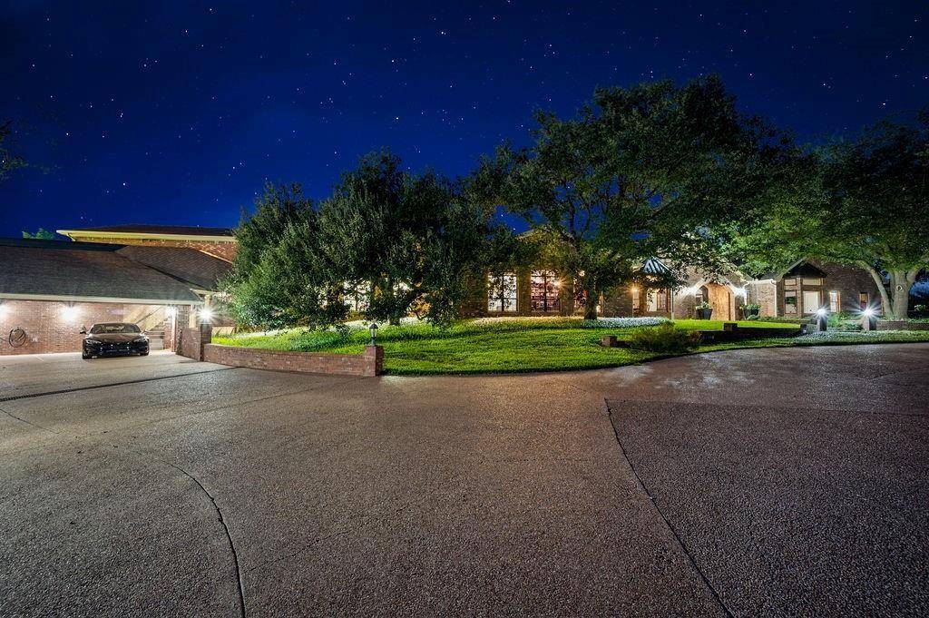 Lorena, TX 76657,2313 Country Spring Road
