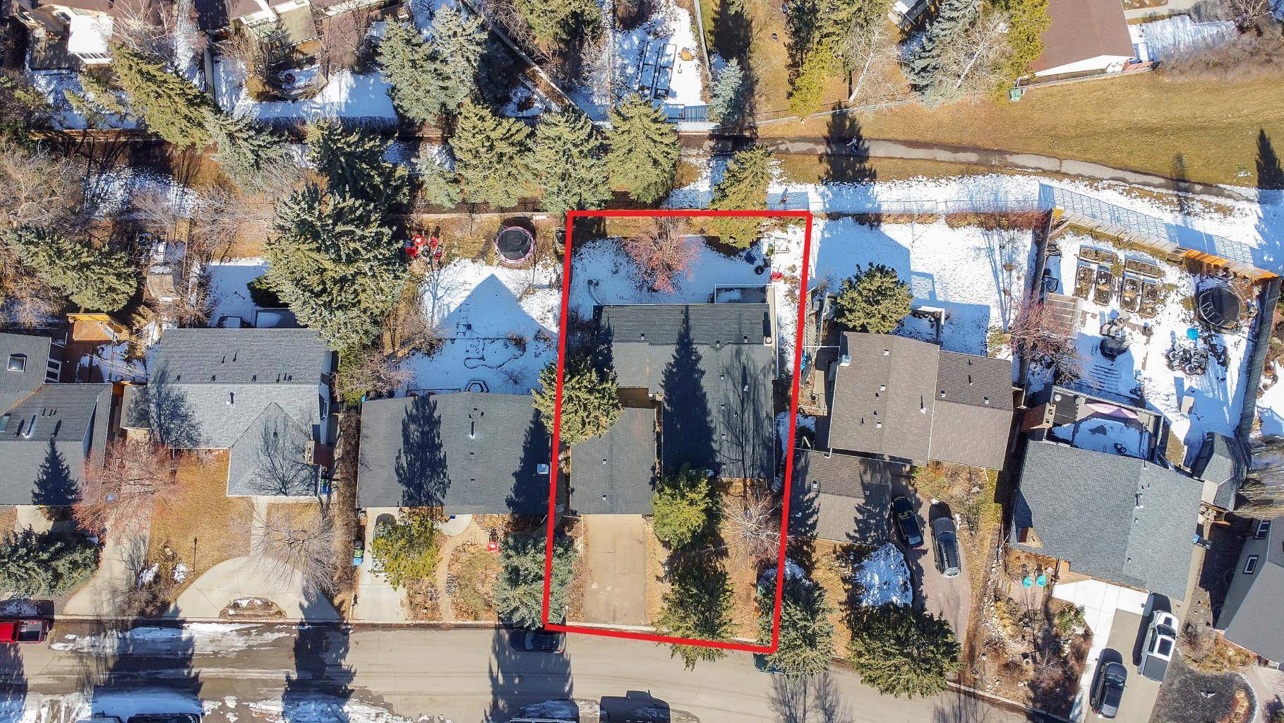 Calgary, AB T2V 3Y5,110 Oakwood PL SW