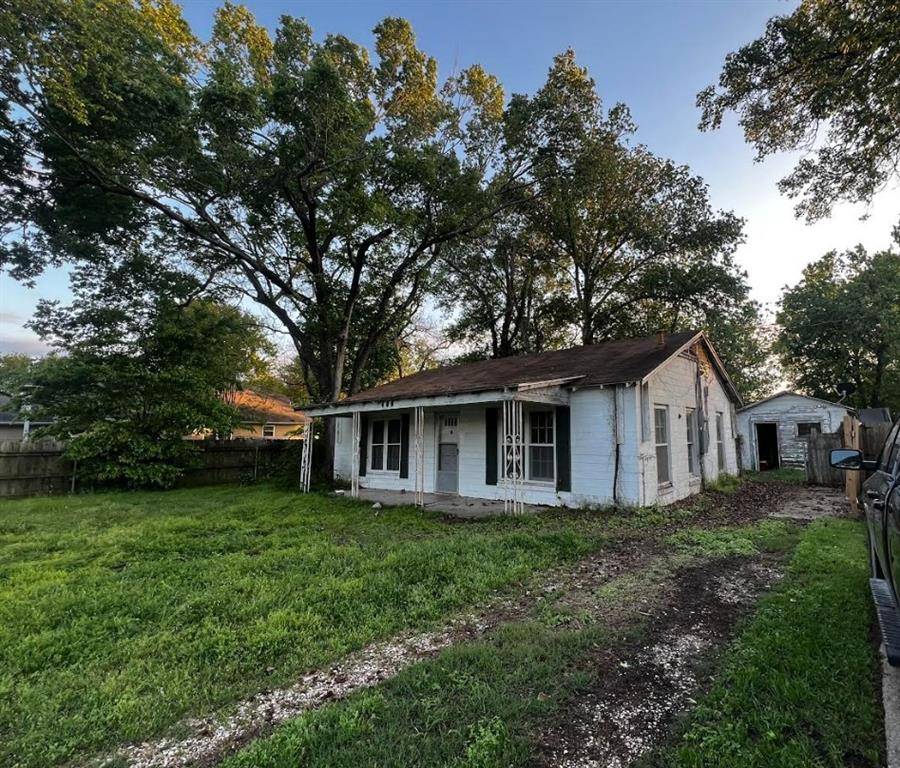 Groesbeck, TX 76642,406 E Cobb Street