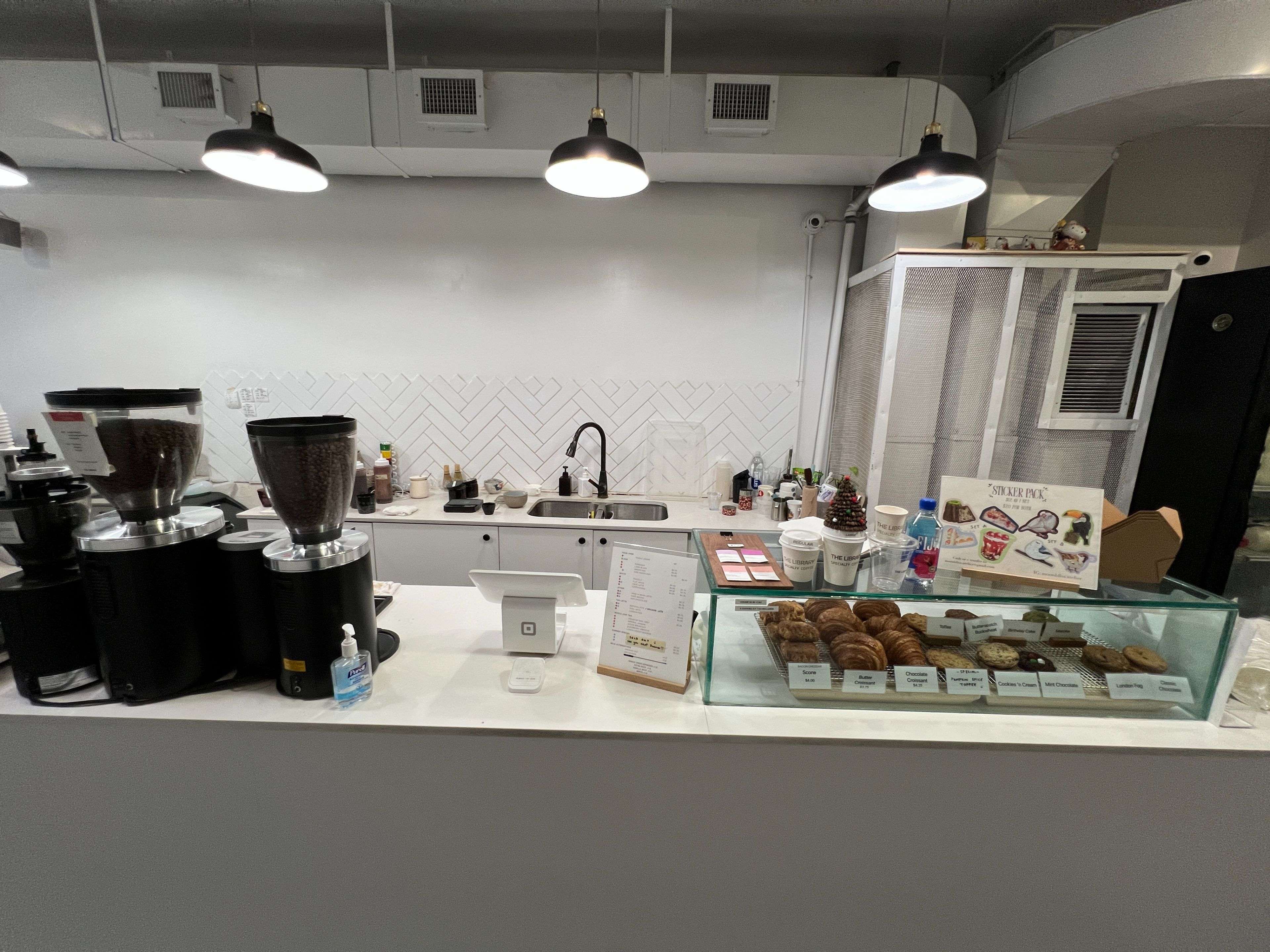 Toronto C01, ON M5T 1G1,281 Dundas ST W