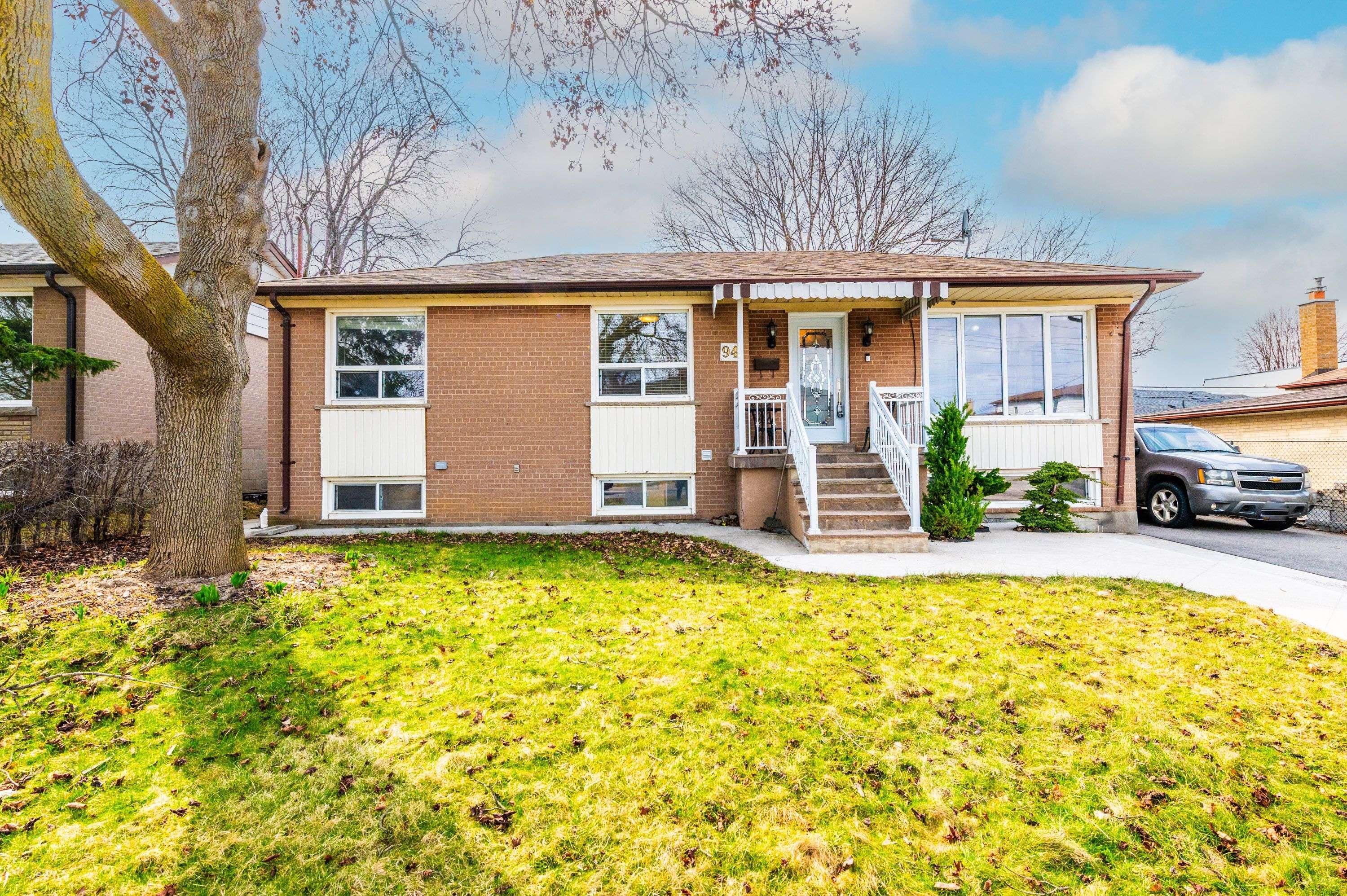 Toronto W10, ON M9W 2C8,94 Stavely CRES