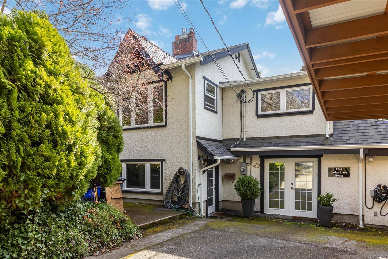Saanich, BC V8P 2C7,1249 Judge Pl
